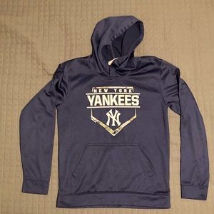 Size XL (18/20) Youth New York Yankees performance hoodie